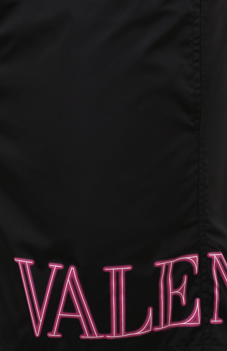 Мужские плавки-шорты VALENTINO черного цвета, арт. XV3UH028867 | �Фото 4 (Материал внешний: Синтетический материал; Материал подклада: Синтетический материал; Мужское Кросс-КТ: плавки-шорты; Принт: С принтом; Нос: Не проставлено)