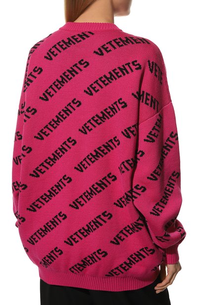 Шерстяной свитер VETEMENTS фуксия цвета по цене 119500 руб., арт. UA53KN300P 2901/W, фото 4 Шерстяной свитер VETEMENTS, арт. UA53KN300P 2901/W, фото 4