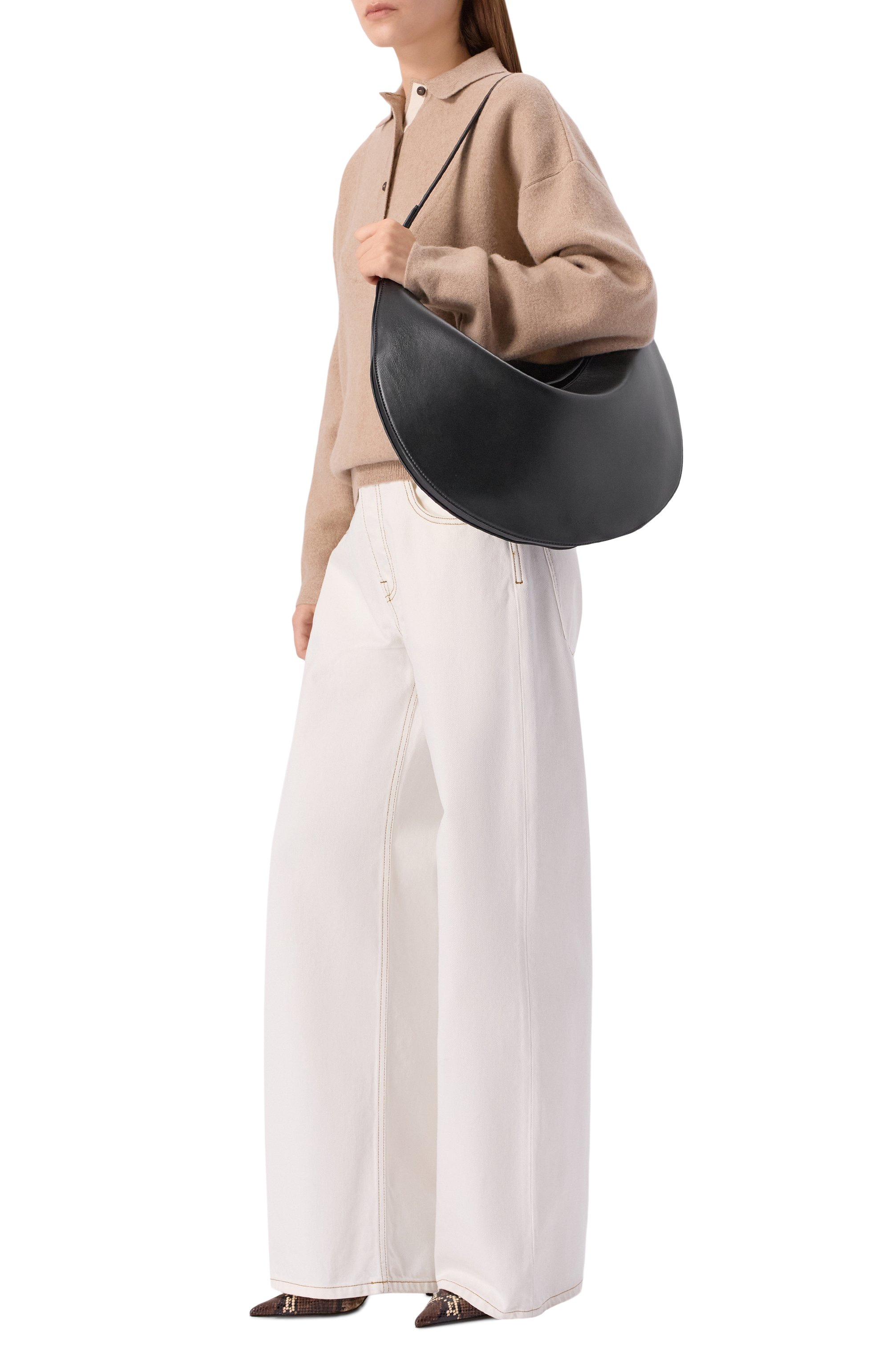 Сумка ovalo JACQUEMUS черного цвета по цене 199000 руб., арт. 25HBAW00437/AC18A08, фото 7 Сумка ovalo JACQUEMUS, арт. 25HBAW00437/AC18A08, фото 7