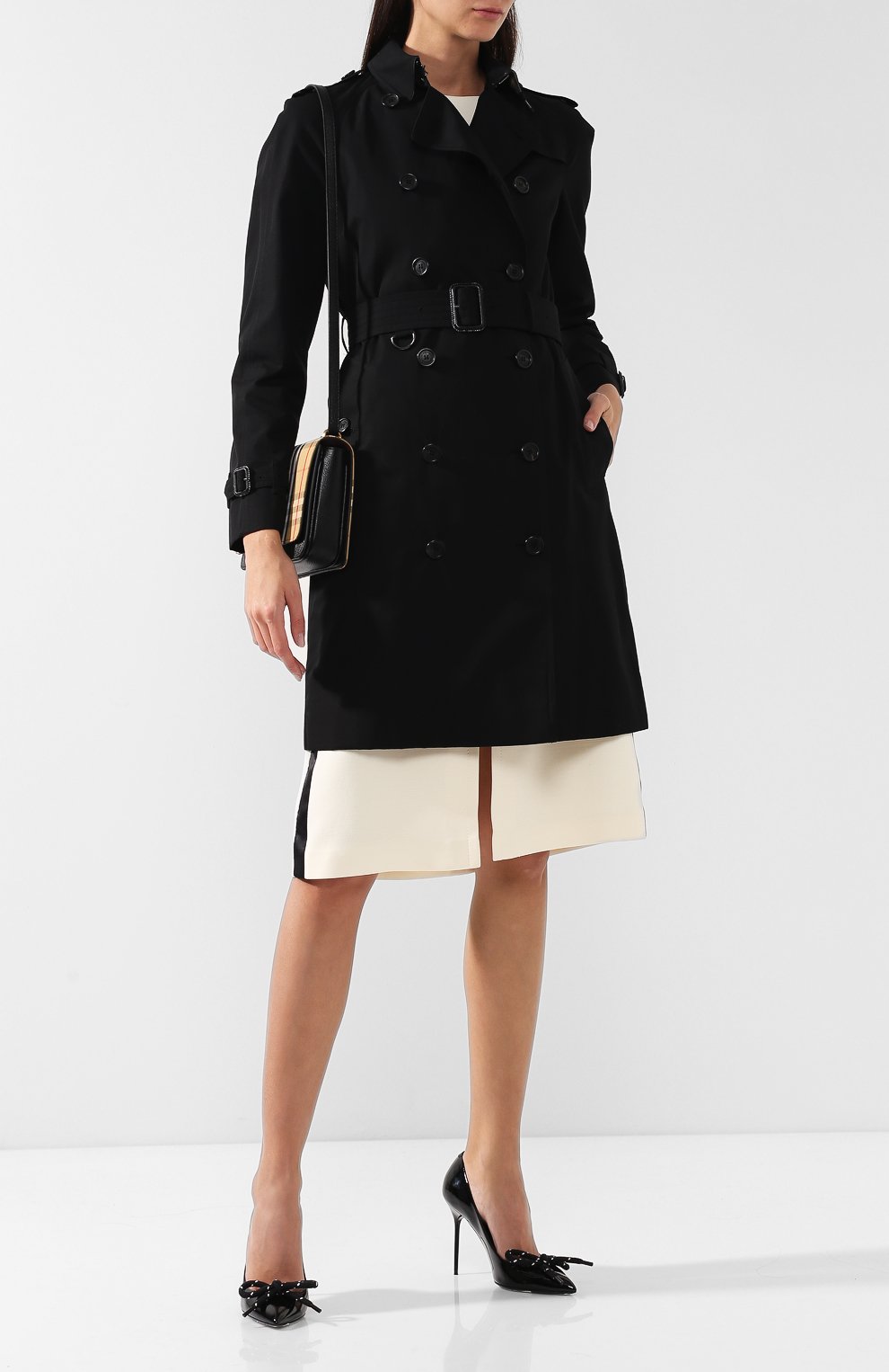Двубортный тренч с поясом BURBERRY черного цвета по цене 213500 руб., арт. 3900843, фото 2 Двубортный тренч с поясом BURBERRY, арт. 3900843, фото 2
