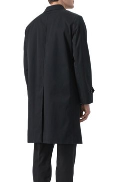 Мужской плащ BURBERRY черного цвета, арт. 8101328 | Фото 4 (Длина (верхняя одежда): До колена; �Драгоценные камни: Проставлено; Материал сплава: Проставлено; Рукава: Длинные; Мужское Кросс-КТ: Плащ-верхняя одежда; Стили: Кэжуэл; Материал внешний: Хлопок, Синтетический материал; Материал подклада: Хлопок)