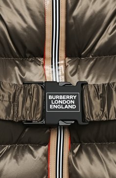 Детская пуховое пальто BURBERRY хаки цвета, арт. 8032793 | Фото 3 (Материал подклада: Синтетический материал; Рукава: Длинные; Материал внешний: Синтетический материал; Кросс-КТ: Зима; Девочки Кросс-КТ: Пуховик-верхняя одежда; Материал утеплителя: Пух и перо; Материал сплава: Проставлено; Драгоценные камни: Проставлено)