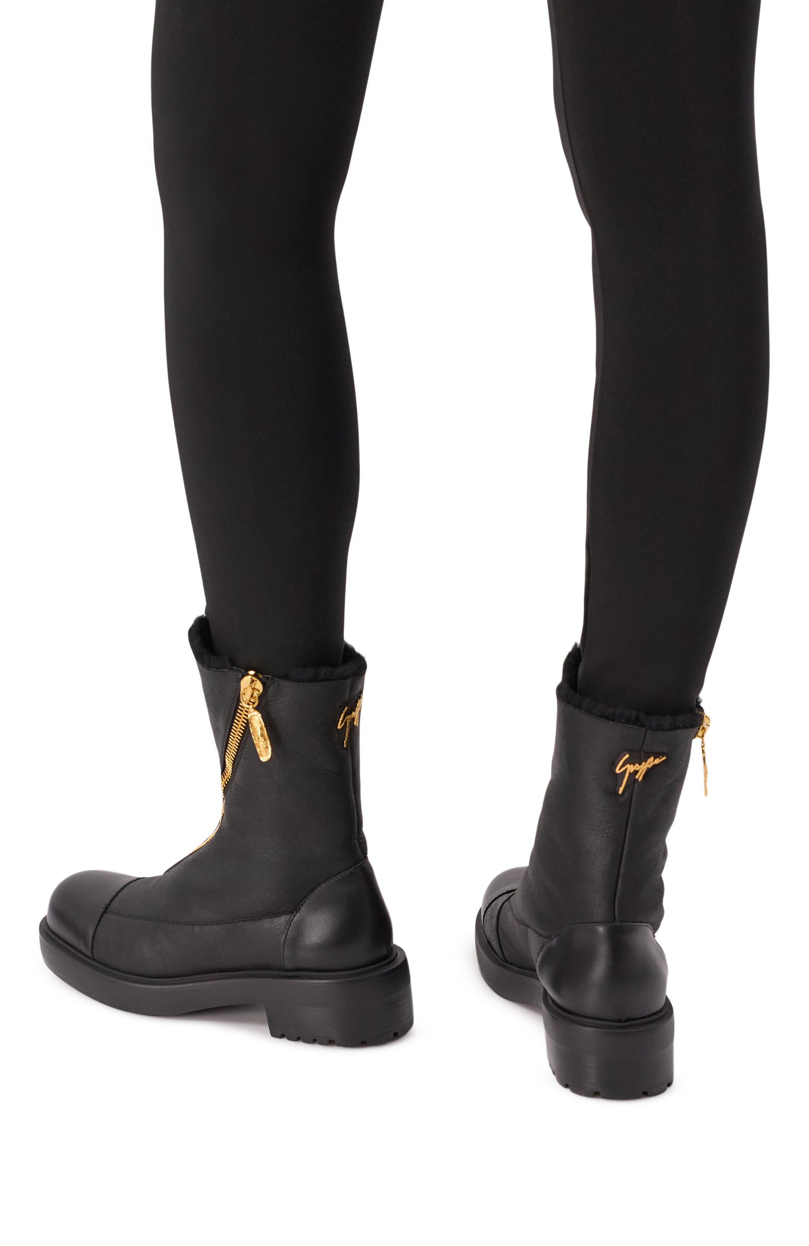 Кожаные ботинки asymmetric GIUSEPPE ZANOTTI DESIGN черного цвета по цене 156500 руб., арт. I670012, фото 2 Кожаные ботинки asymmetric GIUSEPPE ZANOTTI DESIGN, арт. I670012, фото 2