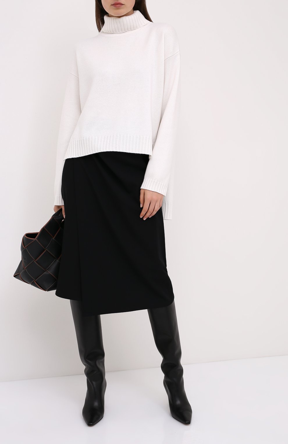 Кашемировый свитер TOM FORD белого цвета по цене 221500 руб., арт. MAK990-YAX226, фото 2 Кашемировый свитер TOM FORD, арт. MAK990-YAX226, фото 2