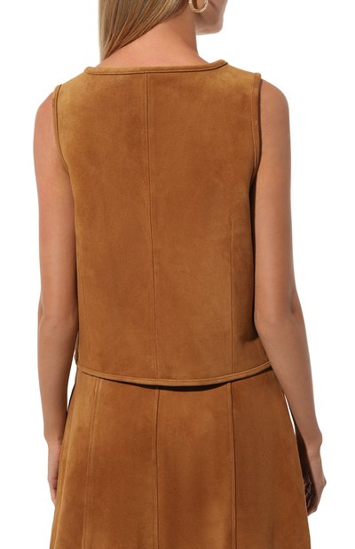 Замшевый жилет AKHMADULLINA светло-коричневого цвета по цене 159900 руб., арт. 1225.2JI934/LE111, фото 4 Замшевый жилет AKHMADULLINA, арт. 1225.2JI934/LE111, фото 4