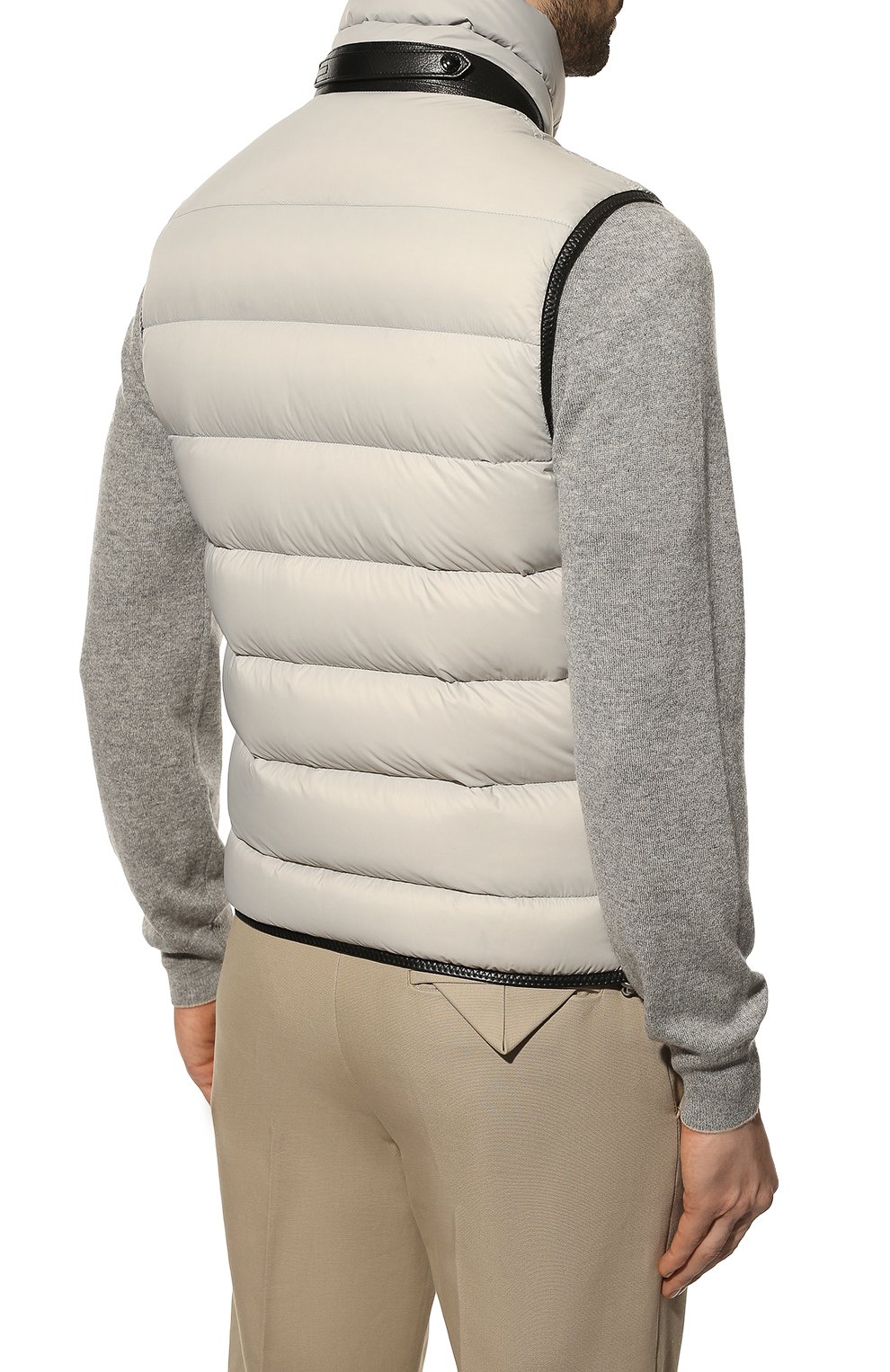 Пуховый жилет TOM FORD светло-серого цвета по цене 295500 руб., арт. BZ060/TF0383, фото 4 Пуховый жилет TOM FORD, арт. BZ060/TF0383, фото 4