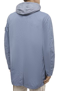 Мужской плащ STONE ISLAND синего цвета, арт. 741543233 | Фото 6 (Мужское Кросс-КТ: Плащ-вер�хняя одежда; Материал подклада: Синтетический материал; Материал внешний: Синтетический материал; Стили: Кэжуэл; Длина (верхняя одежда): До середины бедра; Рукава: Длинные; Драгоценные камни: Проставлено; Материал сплава: Проставлено)