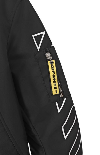 Утепленный бомбер OFF-WHITE черного цвета по цене 45950 руб., арт. 0BEH002F25FAB001/4-12, фото 3 Утепленный бомбер OFF-WHITE, арт. 0BEH002F25FAB001/4-12, фото 3