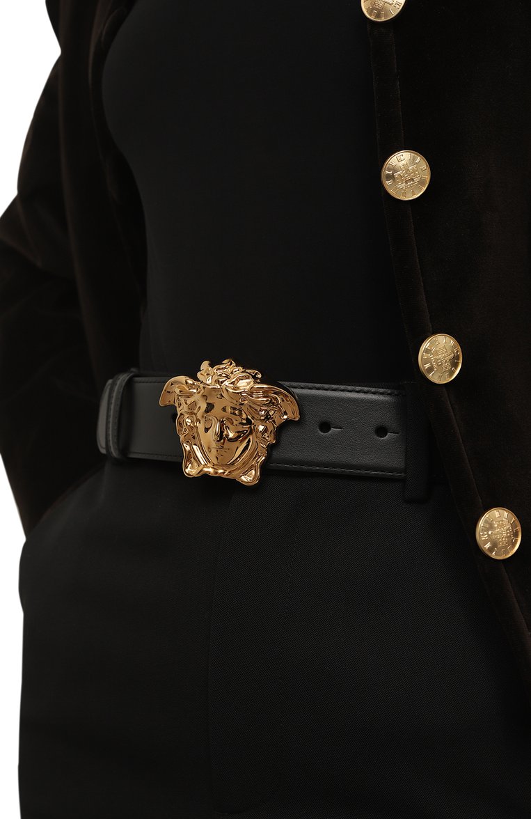Женский кожаный ремень VERSACE черного цвета, арт. DCDD259/DVTFNK | Фото 2 (Материал: Натуральная кожа; Нос: Не проставлено)