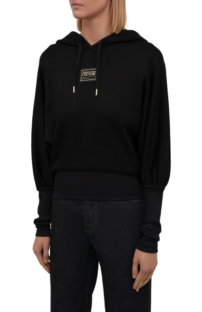 Худи VERSACE JEANS COUTURE черного цвета по цене 21200 руб., арт. 71HAI304-71DP304 FELPA FLUIDA BLACK/F0001, фото 3 Худи VERSACE JEANS COUTURE, арт. 71HAI304-71DP304 FELPA FLUIDA BLACK/F0001, фото 3