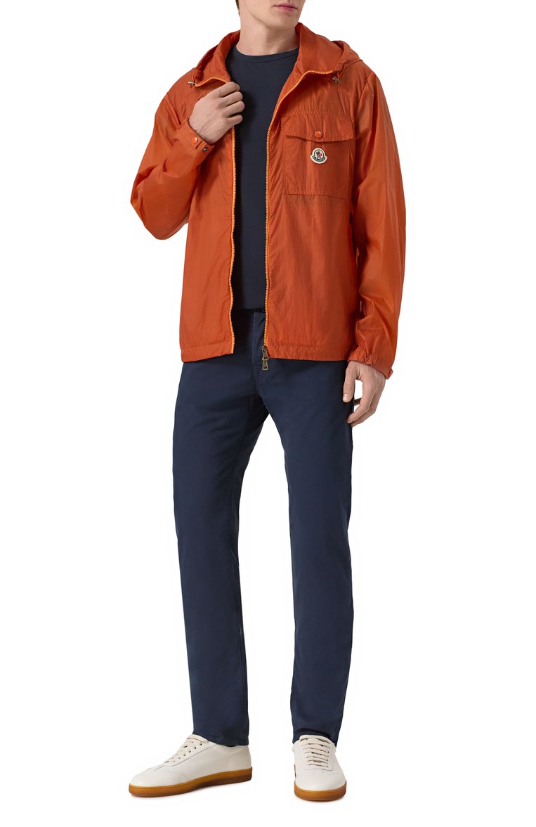 Мужская куртка MONCLER оранжевого цвета, арт. 1A00152/595F3 | Фото 2 (Материал внешний: Синтетический материал; Материал подклада: Синтетический материал; Длина (верхняя одежда): Короткие; Рукава: Длинные; Кросс-КТ: Легкие; Стили: Кэжуэл)