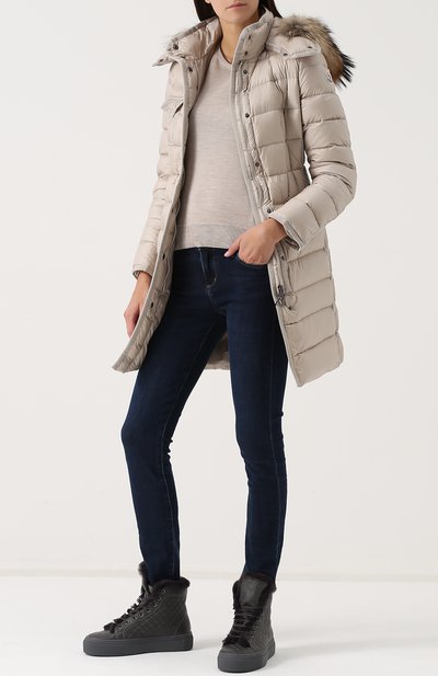 Приталенный стеганый пуховик с меховой отделкой капюшона MONCLER, арт. C2-093-49900-15-53048, фото 2