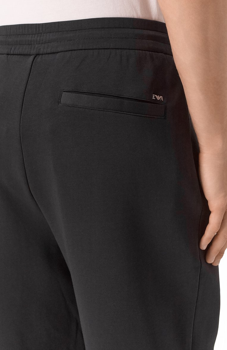 Мужские хлопковые джоггеры EMPORIO ARMANI черного цвета, арт. EM001746/AF10013 | Фото 5 (Материал внешний: Хлопок, Синтетический материал; Длина (брюки, джинсы): Стандартные; Силуэт М (брюки): Джоггеры; Стили: Спорт-шик; Автоматизация состава: Проставлено; Автоматизация ТО: Проставлено)