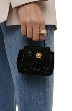 Женская сумка la medusa mini VERSACE черного цвета, арт. 1002529/1A01840 | Фото 2 (Сумки-технические: Сумки top-handle; Материал: Натуральная кожа, Натуральная замша; Материал сплава: Проставлено; Размер: mini; Ремень/цепочка: На ремешке; Драгоценные камни: Проставлено)