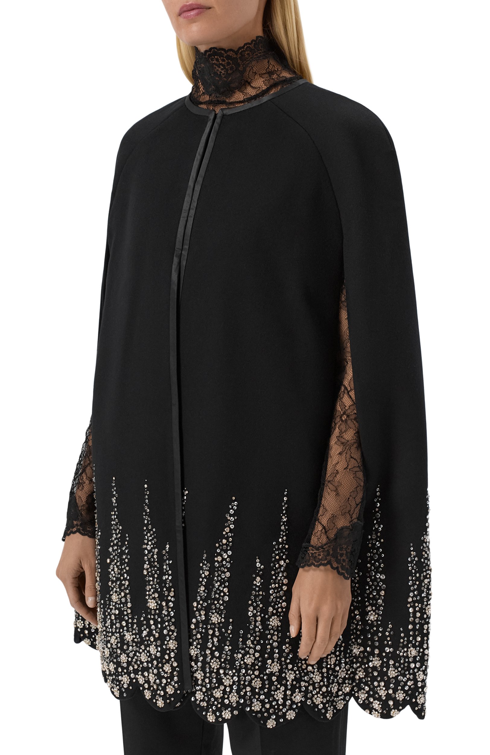 Кейп из шерсти и кашемира VALENTINO черного цвета по цене 1130000 руб., арт. 9B3CG4YA/6JA, фото 3 Кейп из шерсти и кашемира VALENTINO, арт. 9B3CG4YA/6JA, фото 3