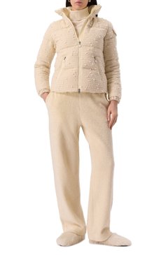 Женский пуховик fourmines MONCLER кремвого цвета, арт. 1A001-60-5980U | Фото 2 (Рукава: Длинные; Длина (верхняя одежда): Короткие; Материал подклада: Синтетический материал; Драгоценные камни: Проставлено; Материал сплава: Проставлено; Стили: Кэжуэл; Кросс-КТ: Пуховик; Материал внешний: Синтетический материал)