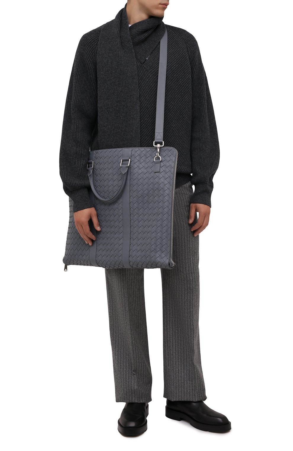 Кожаный кофр BOTTEGA VENETA серого цвета по цене 338500 руб., арт. 669369/V0E51, фото 2 Кожаный кофр BOTTEGA VENETA, арт. 669369/V0E51, фото 2