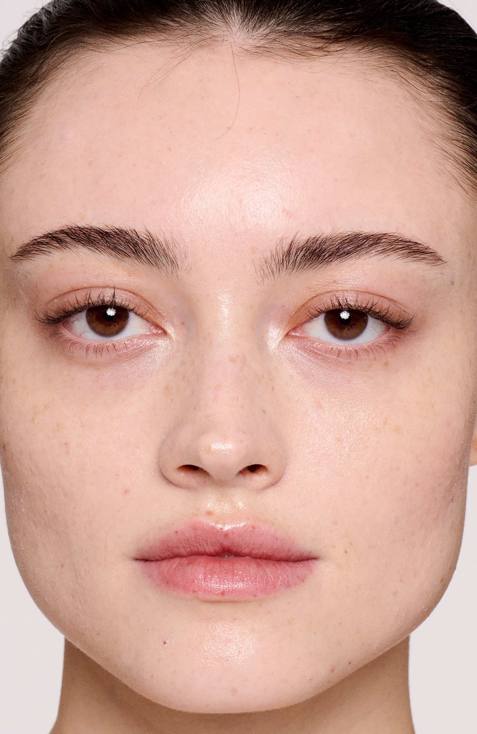 Увлажняющий праймер с эффектом сияния faceglass hydrating skin gloss (30ml) MAC бесцветного цвета по цене 3600 руб., арт. SB6D-01, фото 3 Увлажняющий праймер с эффектом сияния faceglass hydrating skin gloss (30ml) MAC, арт. SB6D-01, фото 3