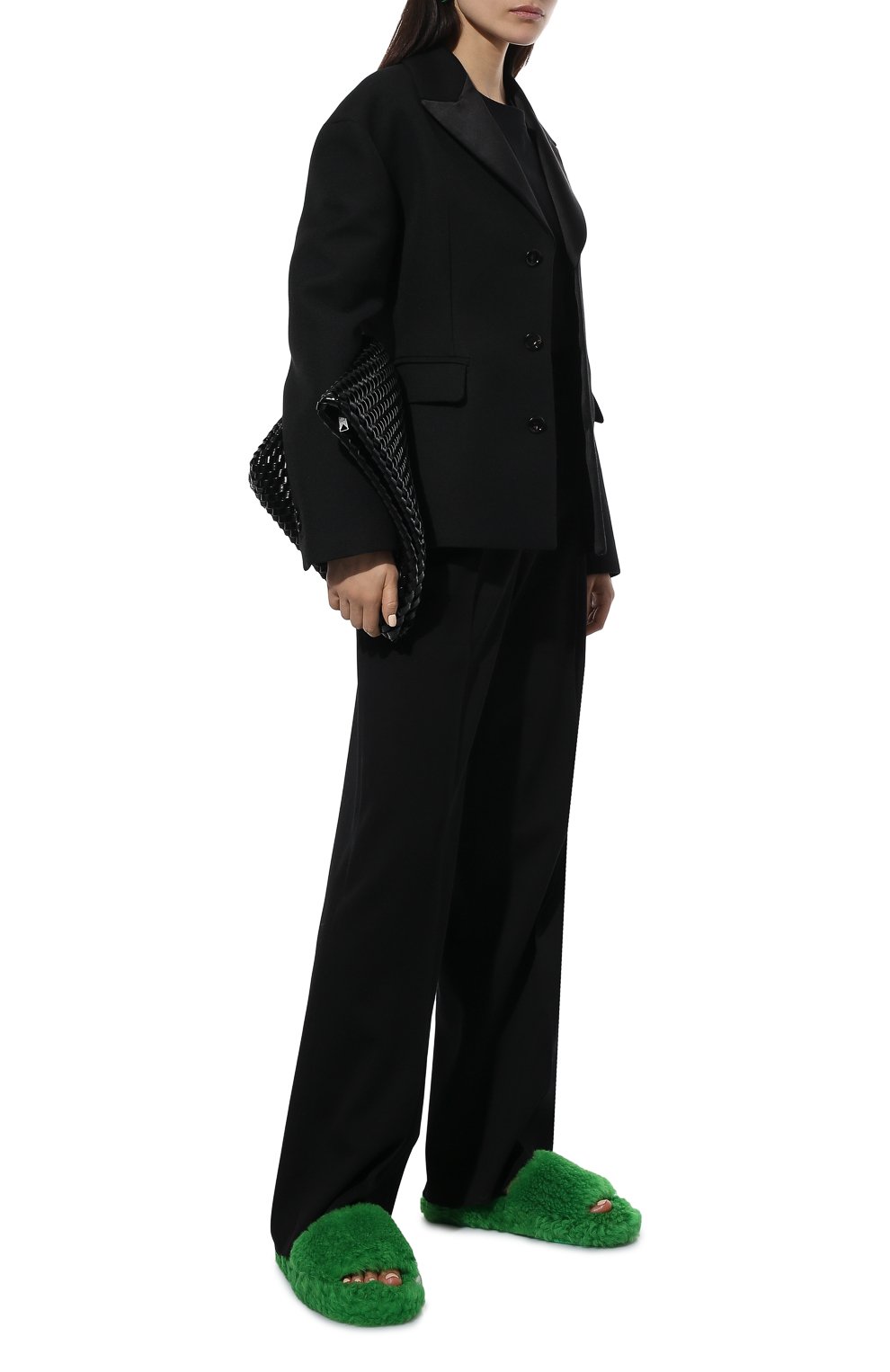 Меховые шлепанцы resort BOTTEGA VENETA зеленого цвета по цене 64650 руб., арт. 669414/VKV70, фото 2 Меховые шлепанцы resort BOTTEGA VENETA, арт. 669414/VKV70, фото 2