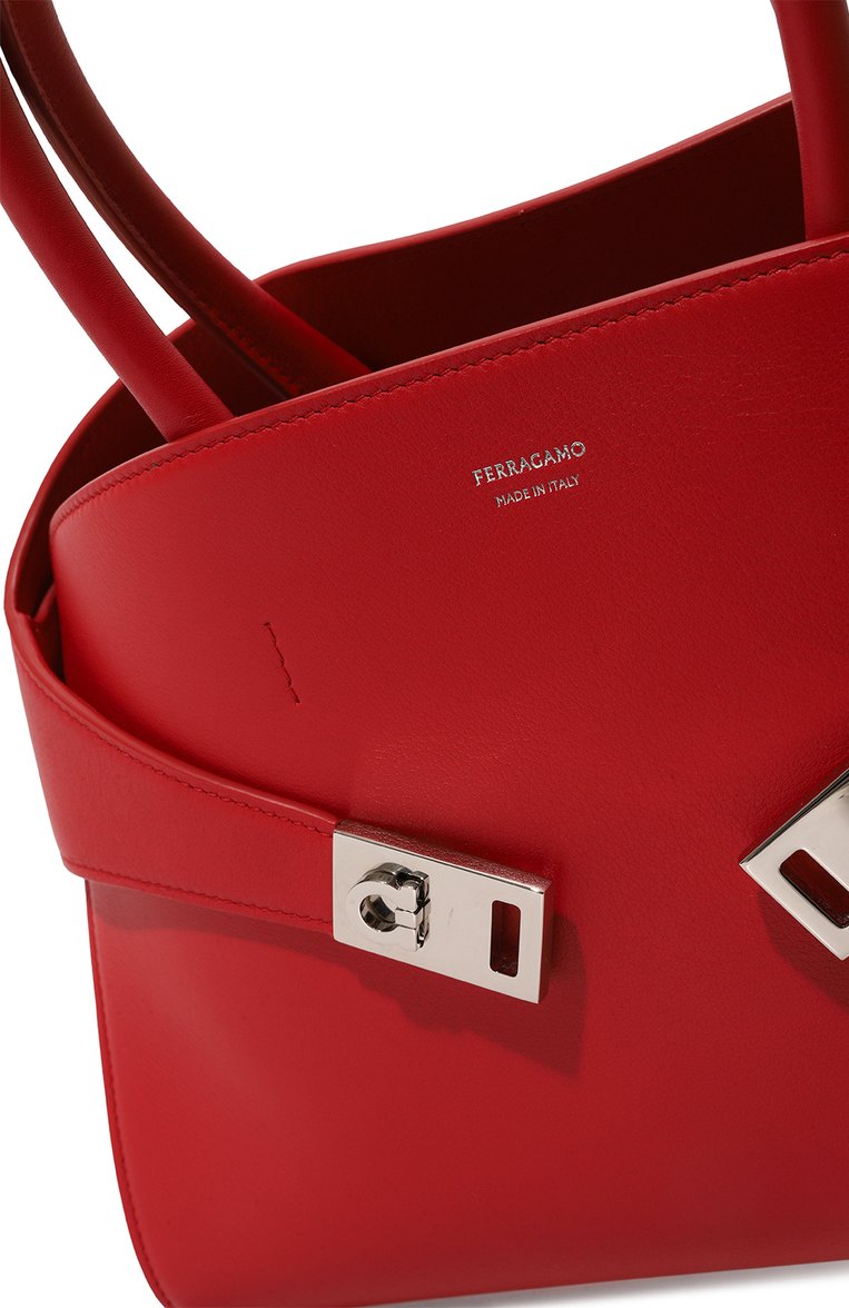 Женская сумка hug medium FERRAGAMO красного цвета, арт. 215608/766761 | Фото 3 (Материал: Натуральная кожа; Ремень/цепочка: На ремешке; Автоматизация состава: Проставлено; Размер: medium; Автоматизация ТО: Проставлено)