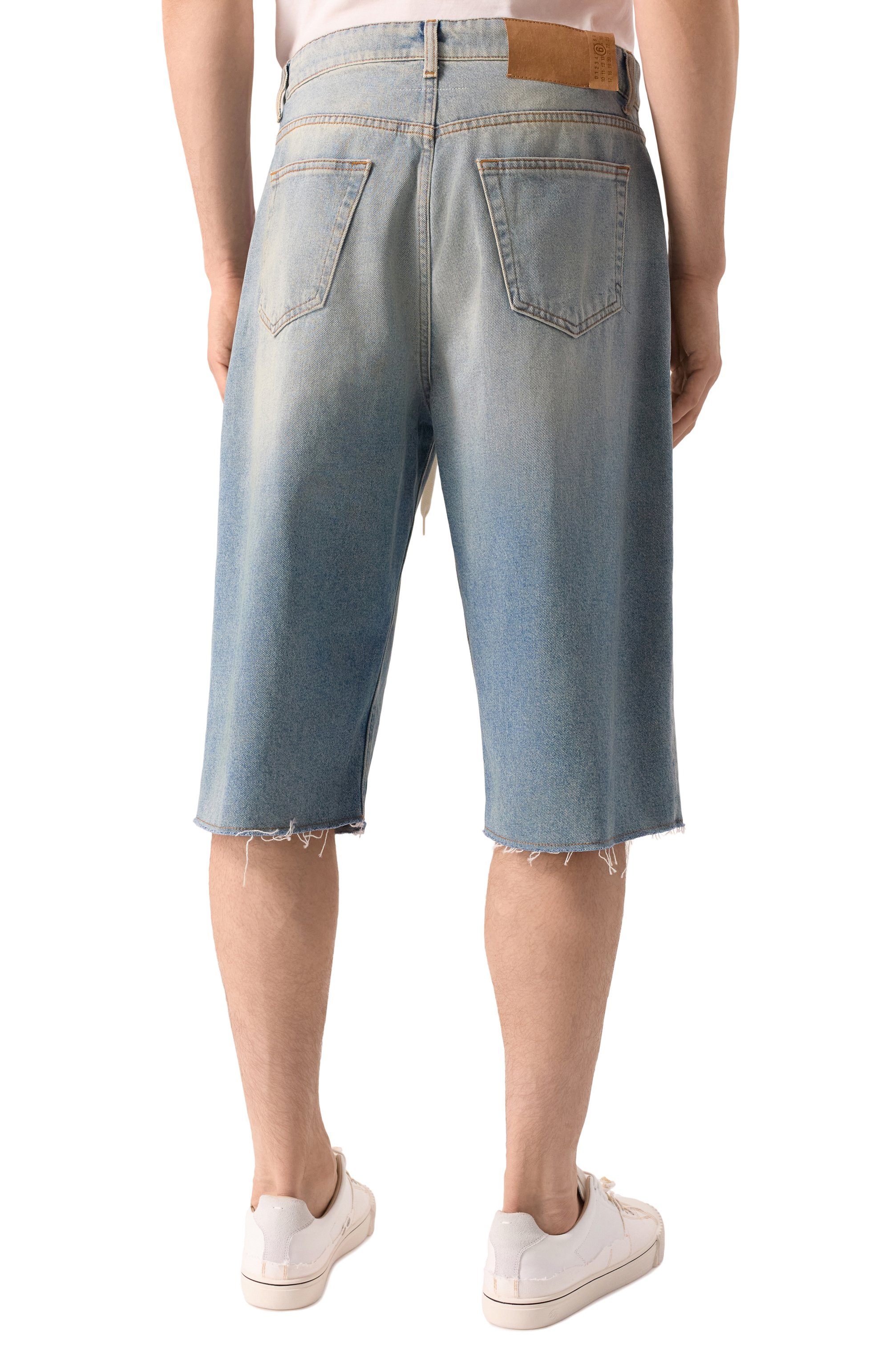 Джинсовые шорты MM6 голубого цвета по цене 57950 руб., арт. SH0MU0014/M30019, фото 4 Джинсовые шорты MM6, арт. SH0MU0014/M30019, фото 4