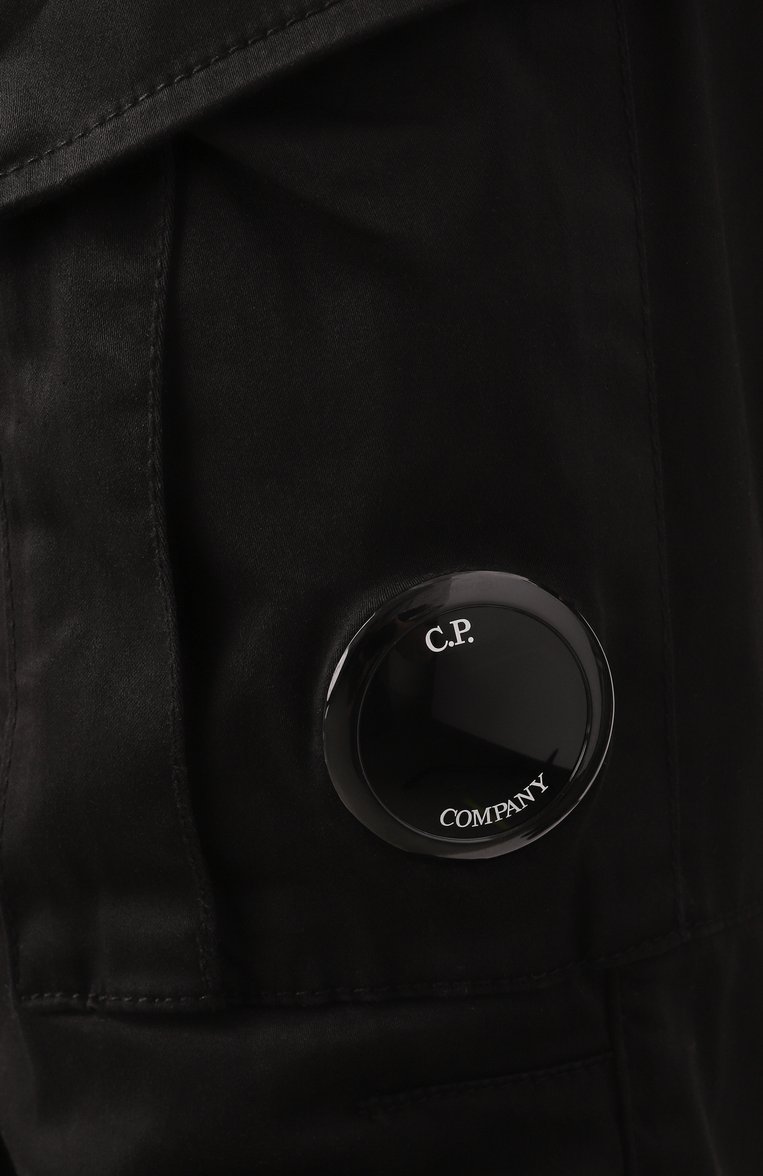 Мужские хлопковые брюки-карго C.P. COMPANY черного цвета, арт. 18CMPA056A005694G | Фото 6 (Материал внешний: Хлопок; Длина (брюки, джинсы): Стандартные; Драгоценные камни: Проставлено; Материал сплава: Проставлено; Случай: Повседневный; Силуэт М (брюки): Карго; Стили: Кэжуэл)