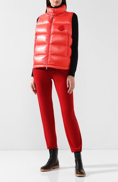 Пуховый жилет MONCLER кораллового цвета по цене 53000 руб., арт. E1-093-48327-00-C0004, фото 2 Пуховый жилет MONCLER, арт. E1-093-48327-00-C0004, фото 2