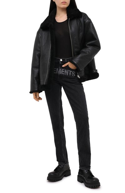 Дубленка VETEMENTS черного цвета по цене 338500 руб., арт. UAH21JA017 2403/W, фото 2 Дубленка VETEMENTS, арт. UAH21JA017 2403/W, фото 2