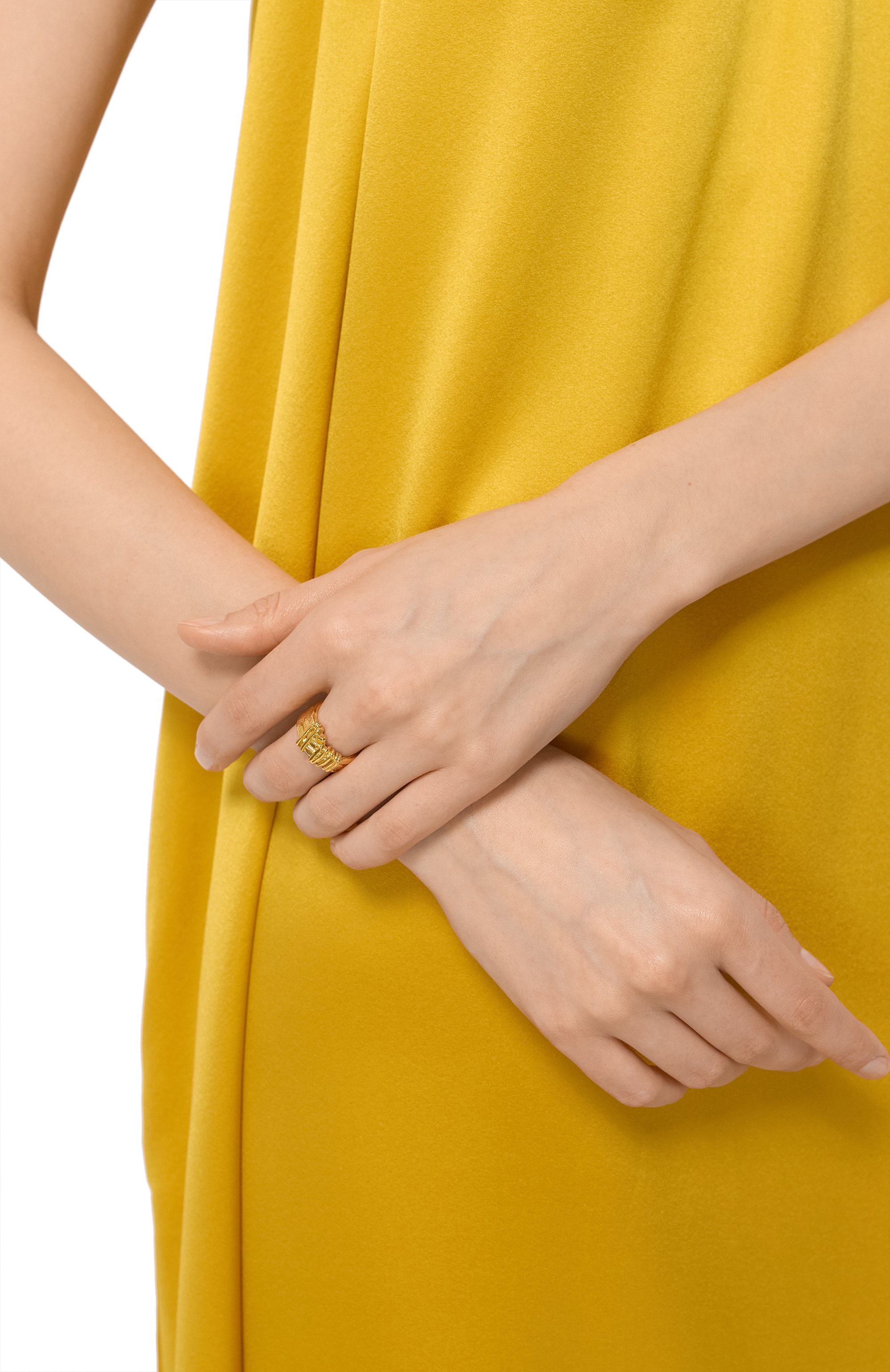 Кольцо saxon SEVENWORLDS золотого цвета по цене 17600 руб., арт. SW408, фото 2 Кольцо saxon SEVENWORLDS, арт. SW408, фото 2