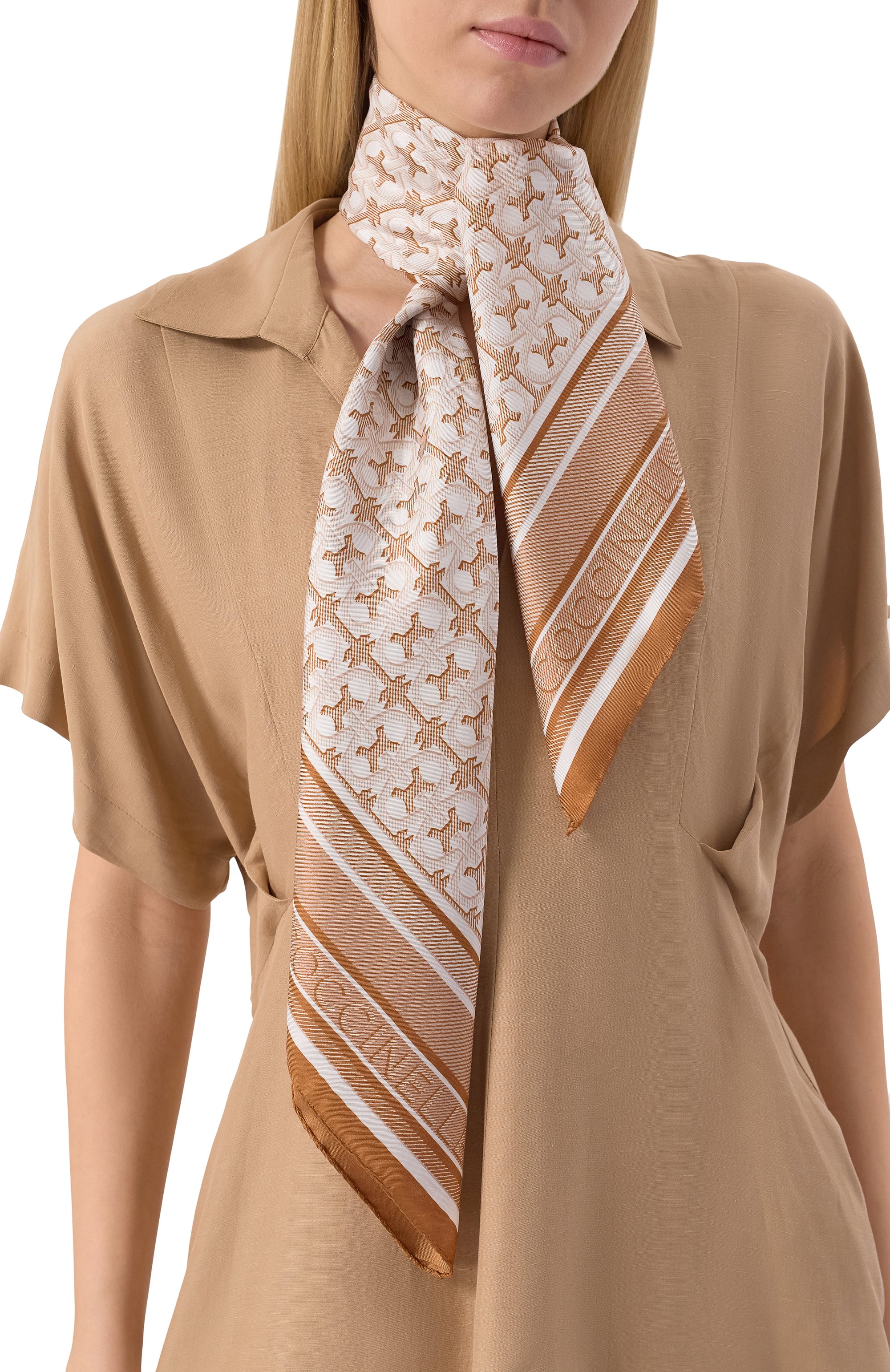 Шелковый платок COCCINELLE бежевого цвета по цене 15950 руб., арт. E7SKY380101, фото 2 Шелковый платок COCCINELLE, арт. E7SKY380101, фото 2