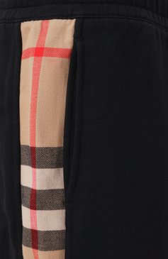 Мужские хлопковые джоггеры BURBERRY черного цвета, арт. 8059066 | Фото 6 (Длина (брюки, джинсы): Стандартные; Драгоценные камни: Проставлено; Материал сплава: Проставлено; Стили: Кэжуэл; Силуэт М (брюки): Джоггеры; Материал внешний: Хлопок)