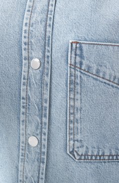 Женская джинсовая рубашка FRAME DENIM голубого цвета, арт. WP25DDR002 | Фото 6 (Рукава: Длинные; Драгоценны�е камни: Проставлено; Материал сплава: Проставлено; Длина (для топов): Удлиненные; Принт: Без принта; Материал внешний: Деним, Хлопок; Стили: Кэжуэл; Кросс-КТ: Деним; Женское Кросс-КТ: Рубашка-одежда)