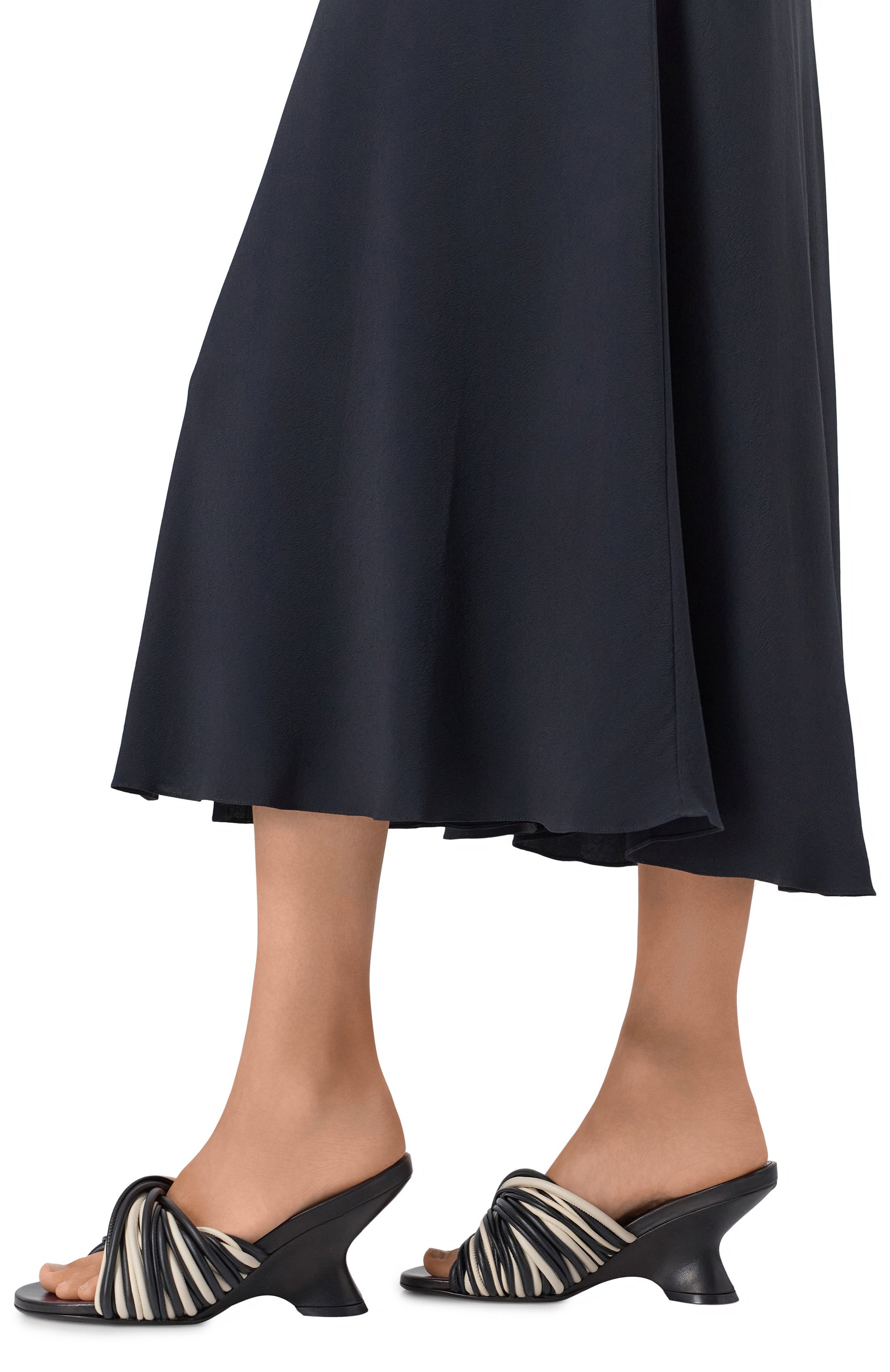 Кожаные мюли DRIES VAN NOTEN черного цвета по цене 104500 руб., арт. 011708-801-005, фото 2 Кожаные мюли DRIES VAN NOTEN, арт. 011708-801-005, фото 2