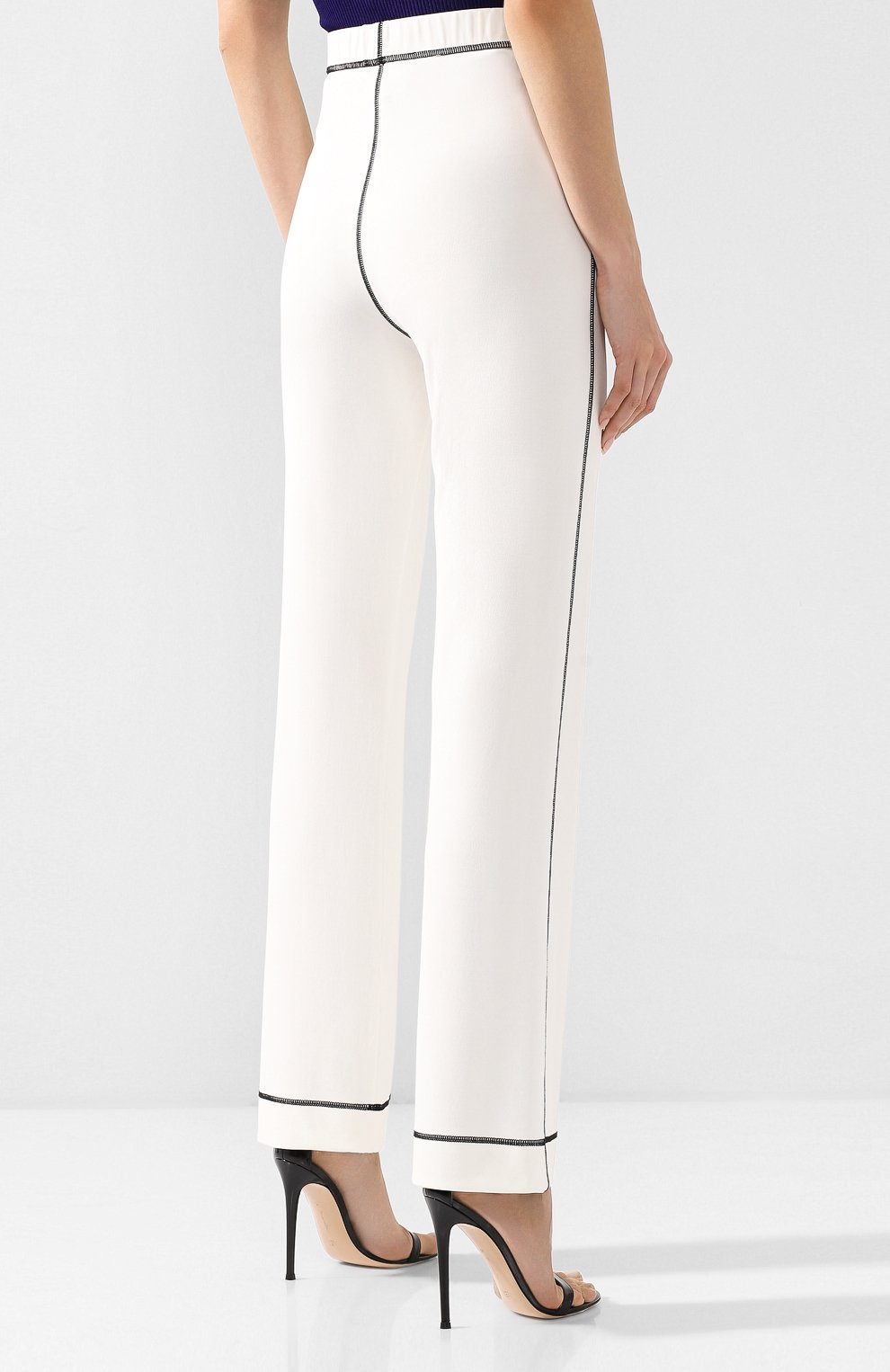 Брюки из вискозы MARC JACOBS (THE) кремового цвета по цене 23900 руб., арт. M4007780, фото 4 Брюки из вискозы MARC JACOBS (THE), арт. M4007780, фото 4