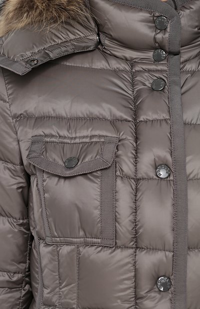 Приталенный стеганый пуховик с меховой отделкой капюшона MONCLER, арт. C2-093-49900-15-53048, фото 5