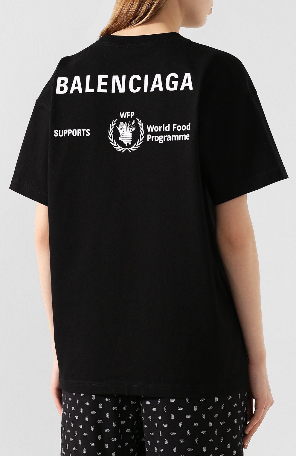 Хлопковая футболка BALENCIAGA черного цвета по цене 27600 руб., арт. 612965/THV84, фото 4 Хлопковая футболка BALENCIAGA, арт. 612965/THV84, фото 4