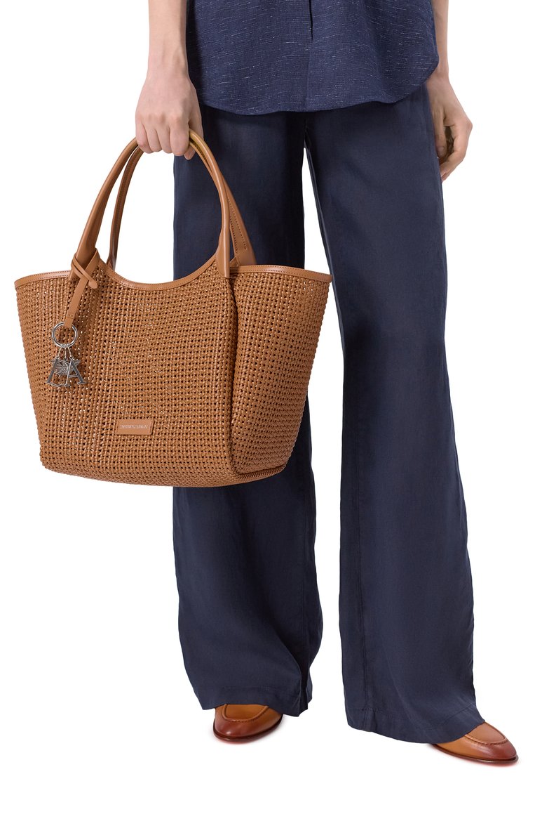 Женская сумка-тоут EMPORIO ARMANI коричневого цвета, арт. EW001009/AF14309 | Фото 2 (Автоматизация состава: Проставлено; Автоматизация ТО: Проставлено; Материал: Экокожа; Размер: medium)