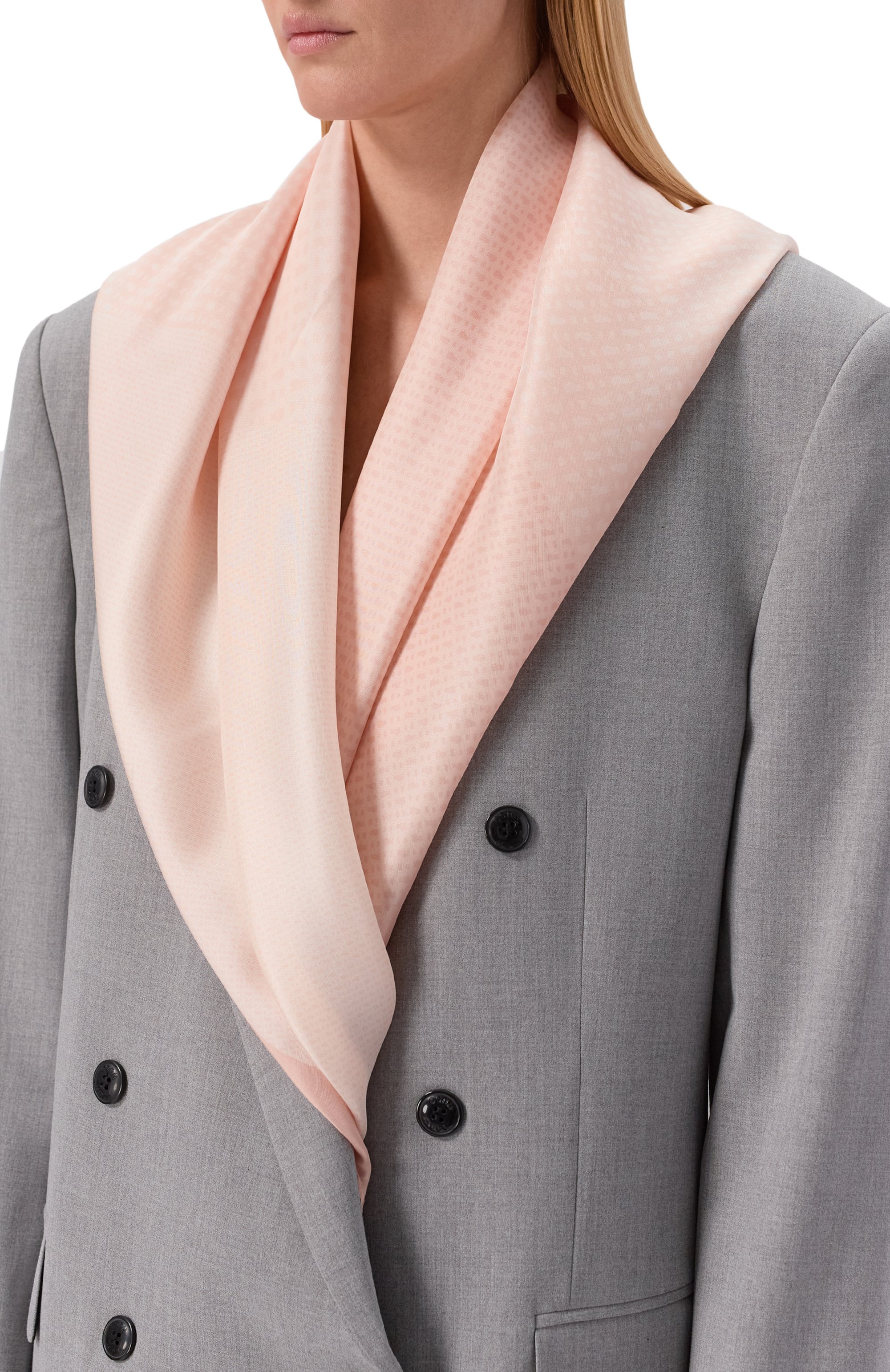 Шелковый платок BOSS светло-розового цвета по цене 18000 руб., арт. 50536118, фото 2 Шелковый платок BOSS, арт. 50536118, фото 2