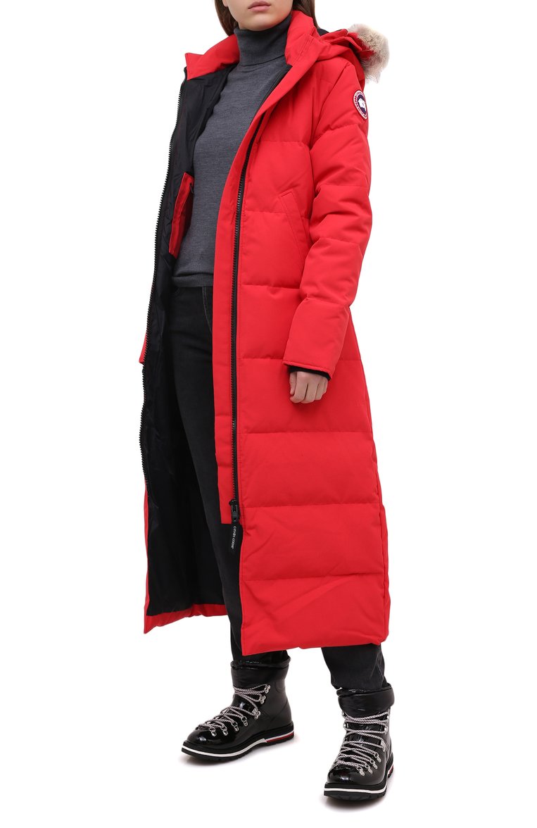 Женский пу�ховик mystique CANADA GOOSE красного цвета, арт. 3035L | Фото 2 (Материал внешний: Синтетический материал; Материал утеплителя: Пух и перо; Рукава: Длинные; Длина (верхняя одежда): Длинные; Материал подклада: Синтетический материал; Кросс-КТ: Пуховик; Стили: Спорт-шик; Драгоценные камни: Проставлено; Материал сплава: Проставлено)