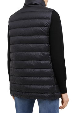 Женская пуховая куртка MONCLER черного цвета, арт. F2-093-9B512-00-A9018 | Фото 4 (Материал подклада: Синтетический материал; Материал утеплителя: Пух и перо; Материал внешний: Синтетический материал; Рукава: Длинные; Женское Кросс-КТ: Пуховик-куртка; Длина (верхняя одежда): Короткие; Кросс-КТ: Куртка, Утепленный; Стили: Спорт-шик; Драгоценные камни: Проставлено; Материал сплава: Проставлено)