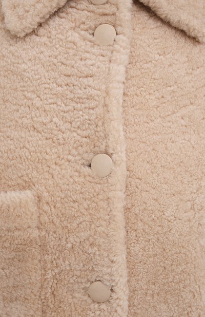 Двусторонняя дубленка ANNE VEST бежевого цвета по цене 249500 руб., арт. AW21/01/303/17/AVRIL SHIRT, фото 5 Двусторонняя дубленка ANNE VEST, арт. AW21/01/303/17/AVRIL SHIRT, фото 5