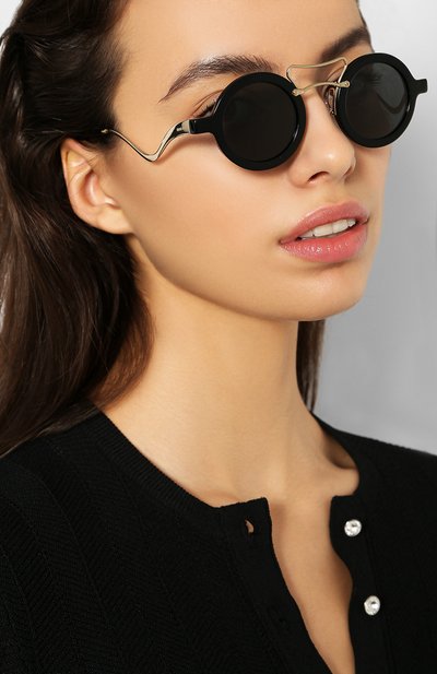 Солнцезащитные очки MIU MIU черного цвета по цене 22300 руб., арт. 02VS-1AB5S0, фото 2 Солнцезащитные очки MIU MIU, арт. 02VS-1AB5S0, фото 2