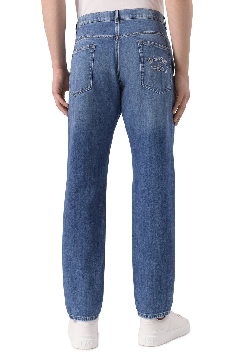 Мужские джинсы loose DOLCE & GABBANA синего цвета, арт. GYJDAZ/G8MK5 | Фото 4 (Длина (брюки, джинсы): Стандартные; Материал внешний: Хлопок, Деним; Автоматизация состава: Проставлено; Автоматизация ТО: Проставлено; Стили: Повседневный; Силуэт М (брюки): Прямые; Кросс-КТ: Деним; Детали: Вышивка, Делаве)