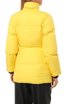 Женский пуховик prada linea rossa PRADA желтого цвета, арт. 29X688-1VL2-F0010-192 | Фото 4 (Рукава: Длинные; Длина (верхняя одежда): Короткие; Материал внешний: Синтетический материал; Стили: Спорт-шик; Материал сплава: Проставлено; Драгоценные камни: Проставлено; Региональные ограничения белый список (Axapta Mercury): Не проставлено; Кросс-КТ: Пуховик)