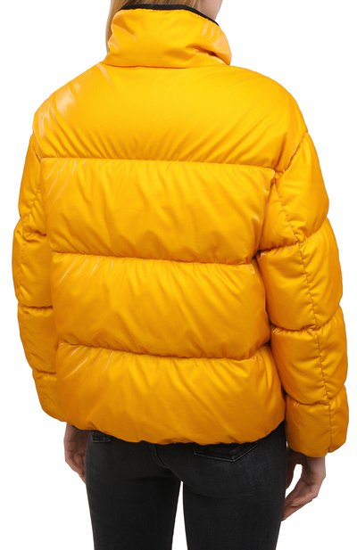 Пуховик grenit MONCLER желтого цвета по цене 135500 руб., арт. G1-093-1A52S-60-54AQ4, фото 4 Пуховик grenit MONCLER, арт. G1-093-1A52S-60-54AQ4, фото 4