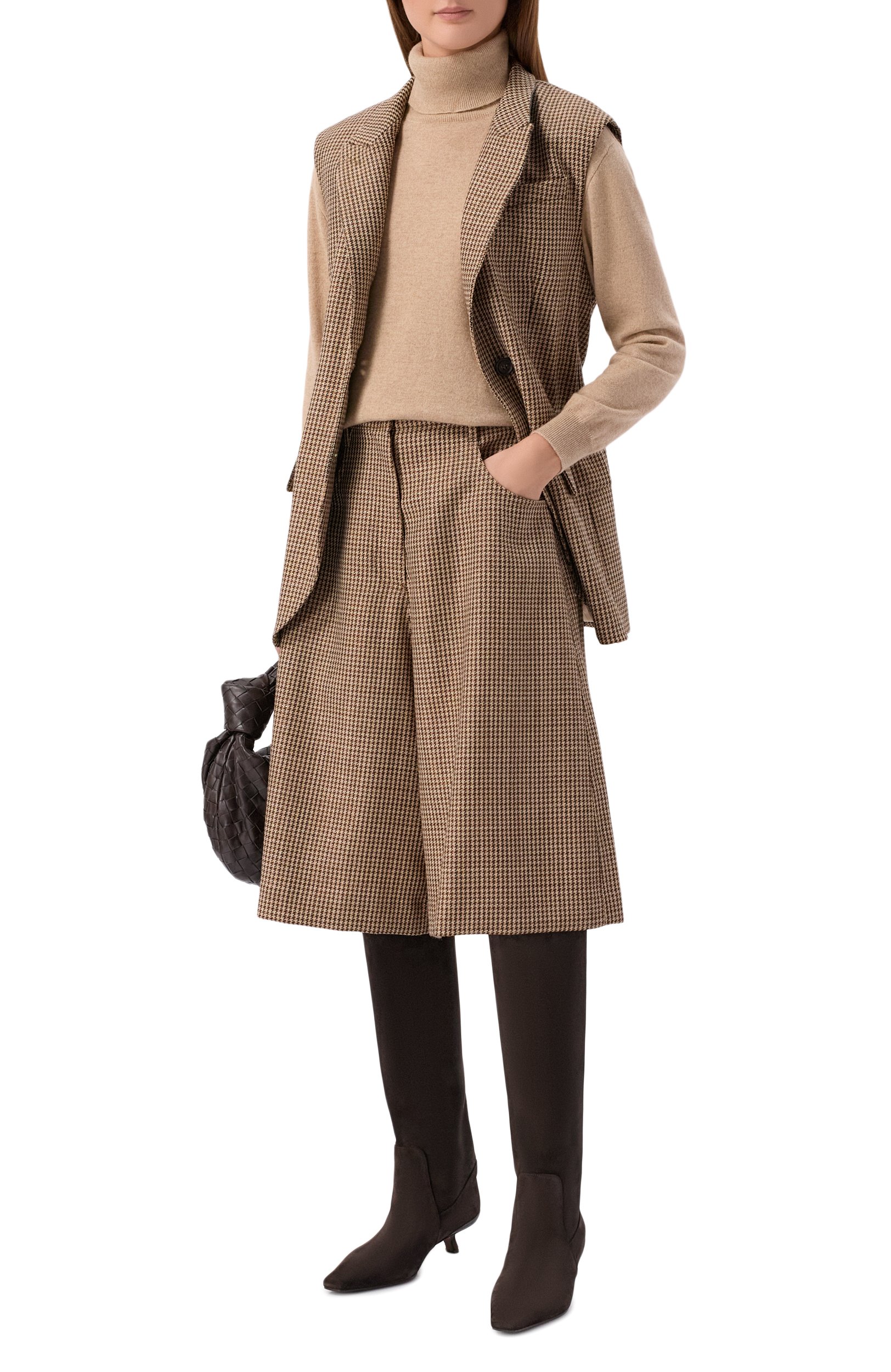 Шерстяные шорты BRUNELLO CUCINELLI темно-бежевого цвета по цене 185000 руб., арт. MP546P9322, фото 2 Шерстяные шорты BRUNELLO CUCINELLI, арт. MP546P9322, фото 2
