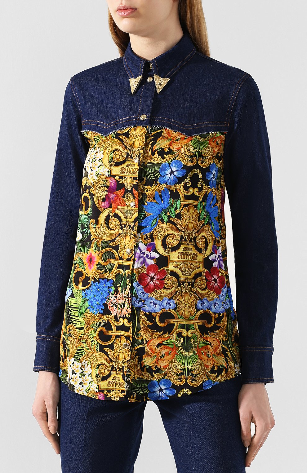 Джинсовая блузка VERSACE JEANS COUTURE разноцветного цвета по цене 38050 руб., арт. B0HVA615-VDP215/S0650, фото 3 Джинсовая блузка VERSACE JEANS COUTURE, арт. B0HVA615-VDP215/S0650, фото 3