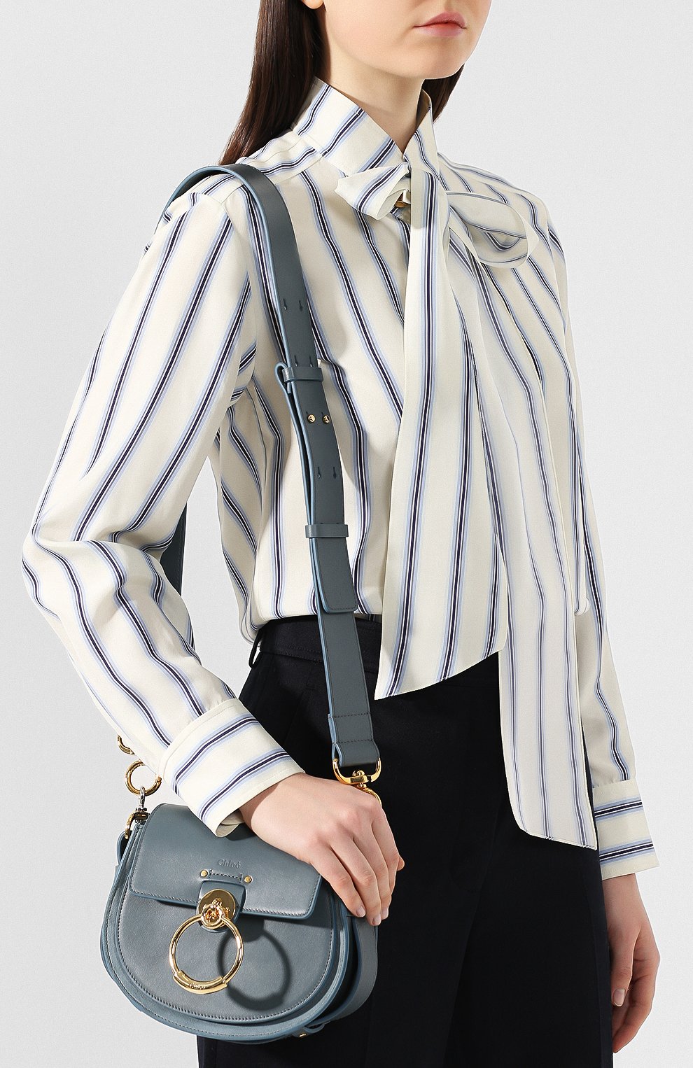 Сумка tess small CHLOÉ голубого цвета по цене 192500 руб., арт. CHC18WS153A37, фото 5 Сумка tess small CHLOÉ, арт. CHC18WS153A37, фото 5