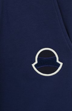 Детские хлопковые джоггеры MONCLER синего цвета, арт. F1-954-8H705-20-809AG/8-10A | Фото 3 (Региональные ограничения белый список (Axapta Mercury): RU; Материал сплава: Проставлено; Нос: Не проставлено; Материал внешний: Хлопок; �Мальчики Кросс-КТ: Джоггеры-одежда; Статус проверки: Проверена категория)