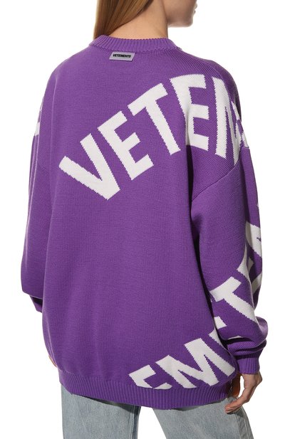 Шерстяной свитер VETEMENTS фиолетового цвета по цене 132000 руб., арт. UA53KN200U 2901/W, фото 4 Шерстяной свитер VETEMENTS, арт. UA53KN200U 2901/W, фото 4
